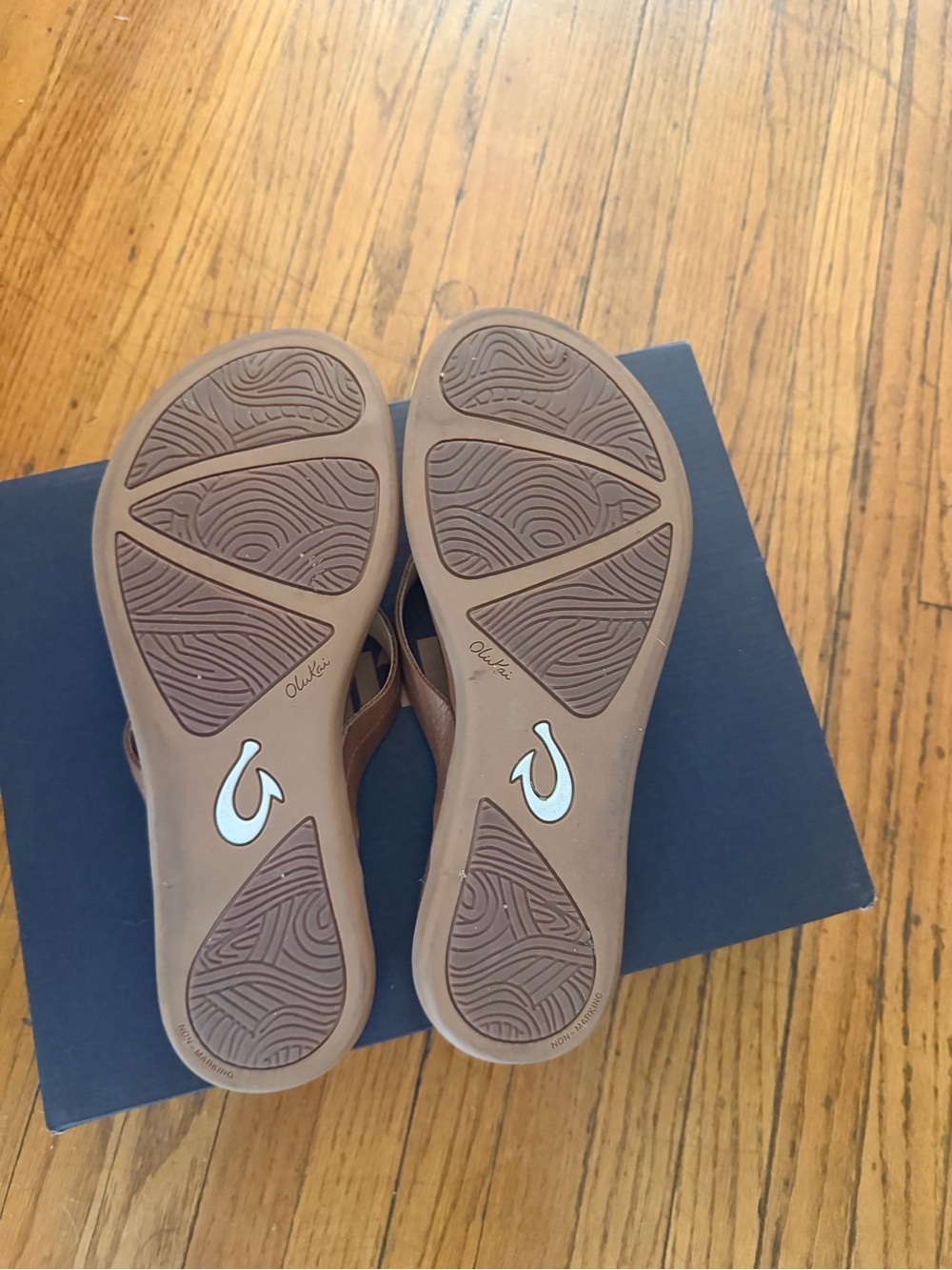 OluKai HONU Women's Brown Leather Flip-Flop Sandals - Picture 8 of 10